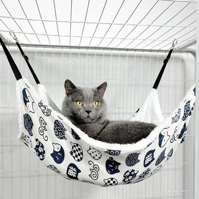 Hamac pour chat Hamacel blanc en polaire, doux et chaud, suspendu pour un confort optimal.