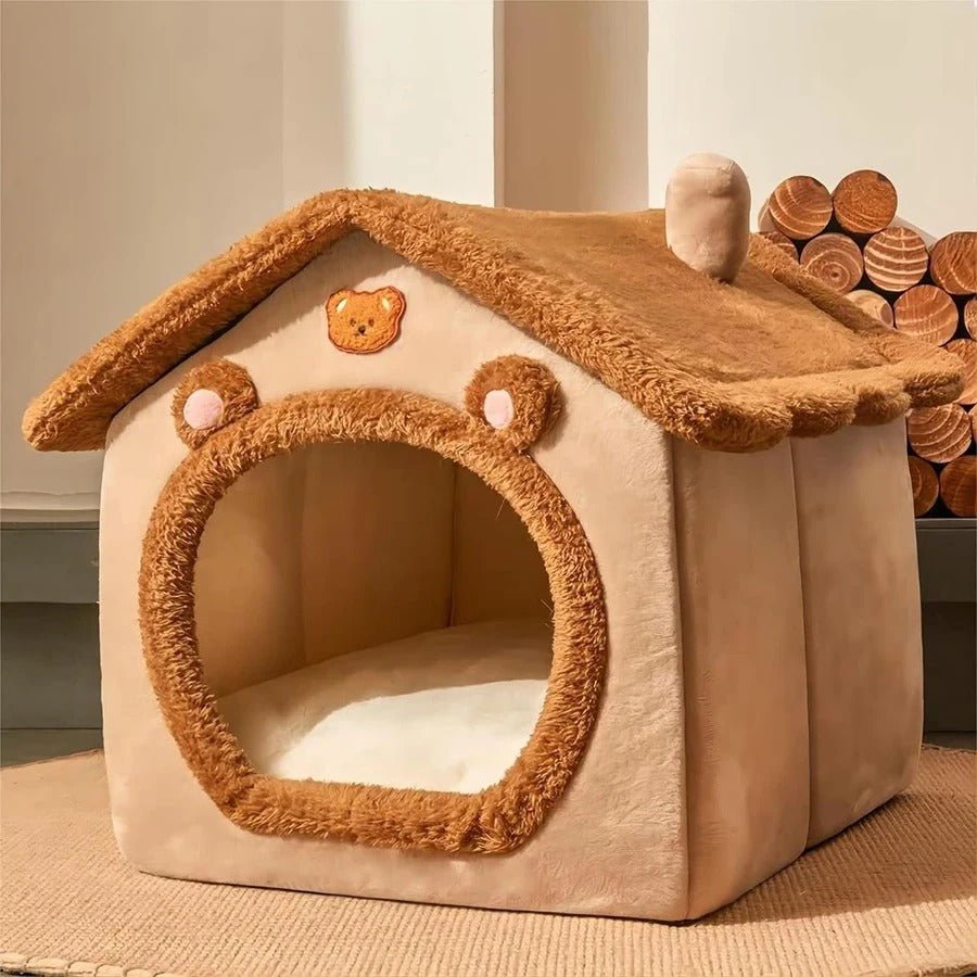 Niche pour chat en forme de maison beige à oreilles d’ours, tissu doux CacheMiaou, coussin moelleux.