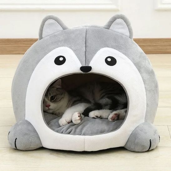 Niche pour chat vue de dessus avec oreilles visibles et forme ronde fermée