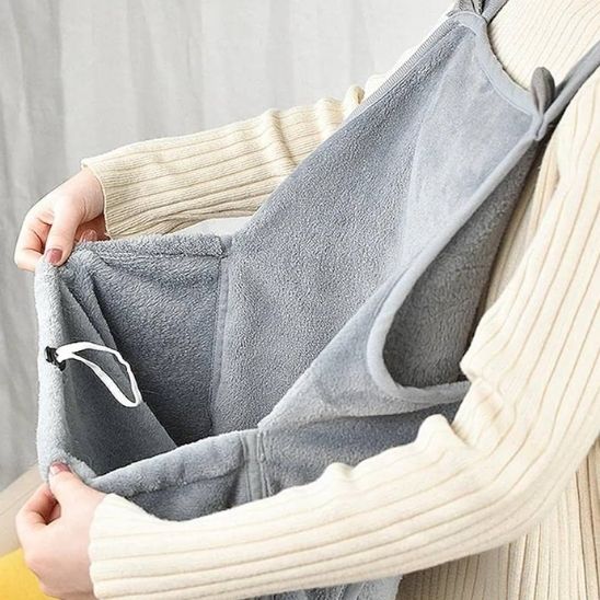 Intérieur d’un tablier pour chat avec doublure douce et sangle de sécurité, lavable et pratique