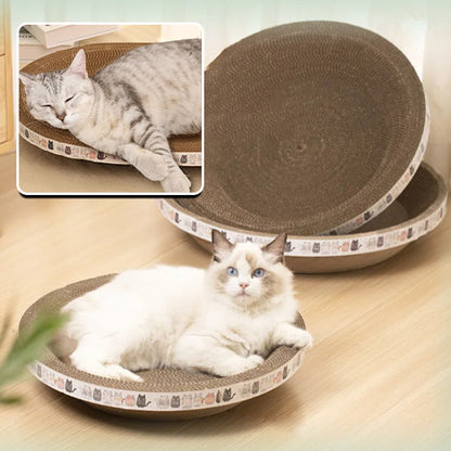 Griffoir pour chat empilable ScratchNap avec un chat crème allongé et un encart montrant un chat gris endormi.