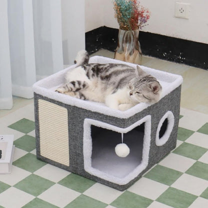Chat reposant les yeux fermés sur le dessus d’une niche cube grise à bordure blanche.