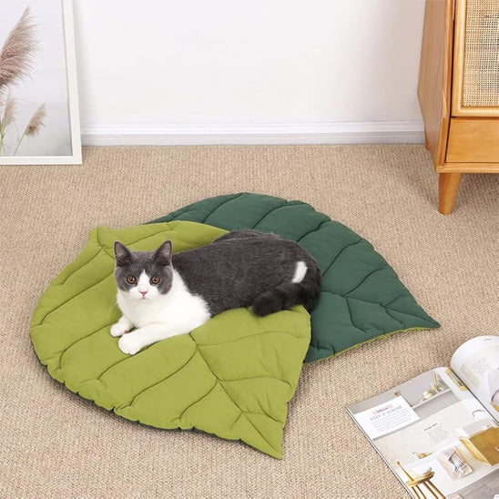 Tapis Feuilluxe réversible pour chat avec deux styles végétaux