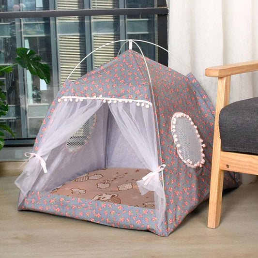 Tente pour chat grise cosy avec coussin imprimé, voilage blanc et fenêtre latérale ronde en maille