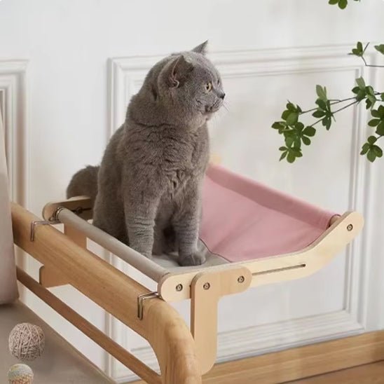Hamac pour chat CatNap rose, modèle solide, installé au bord du lit