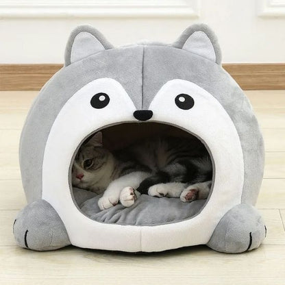 Niche pour chat vue de dessus avec oreilles visibles et forme ronde fermée